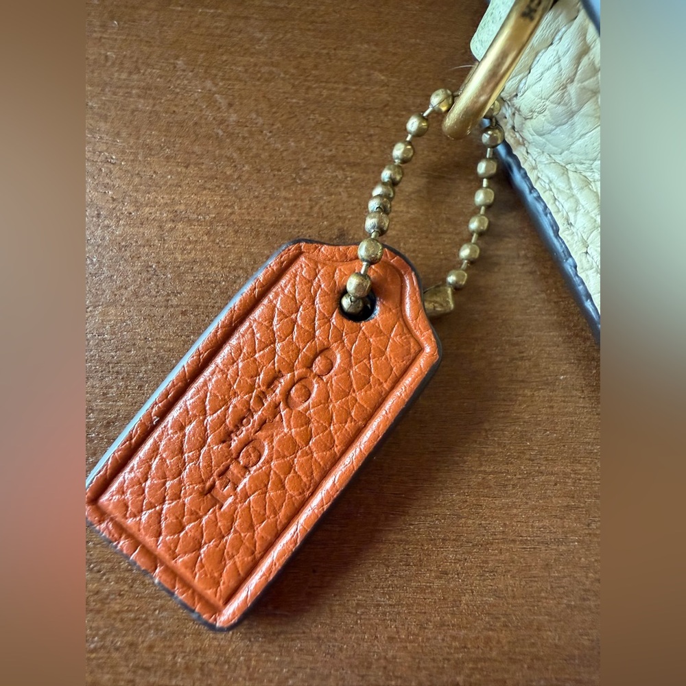 **SALE**Coach Tan Leather Wristlet- strap is missing - Picture 3 of 8